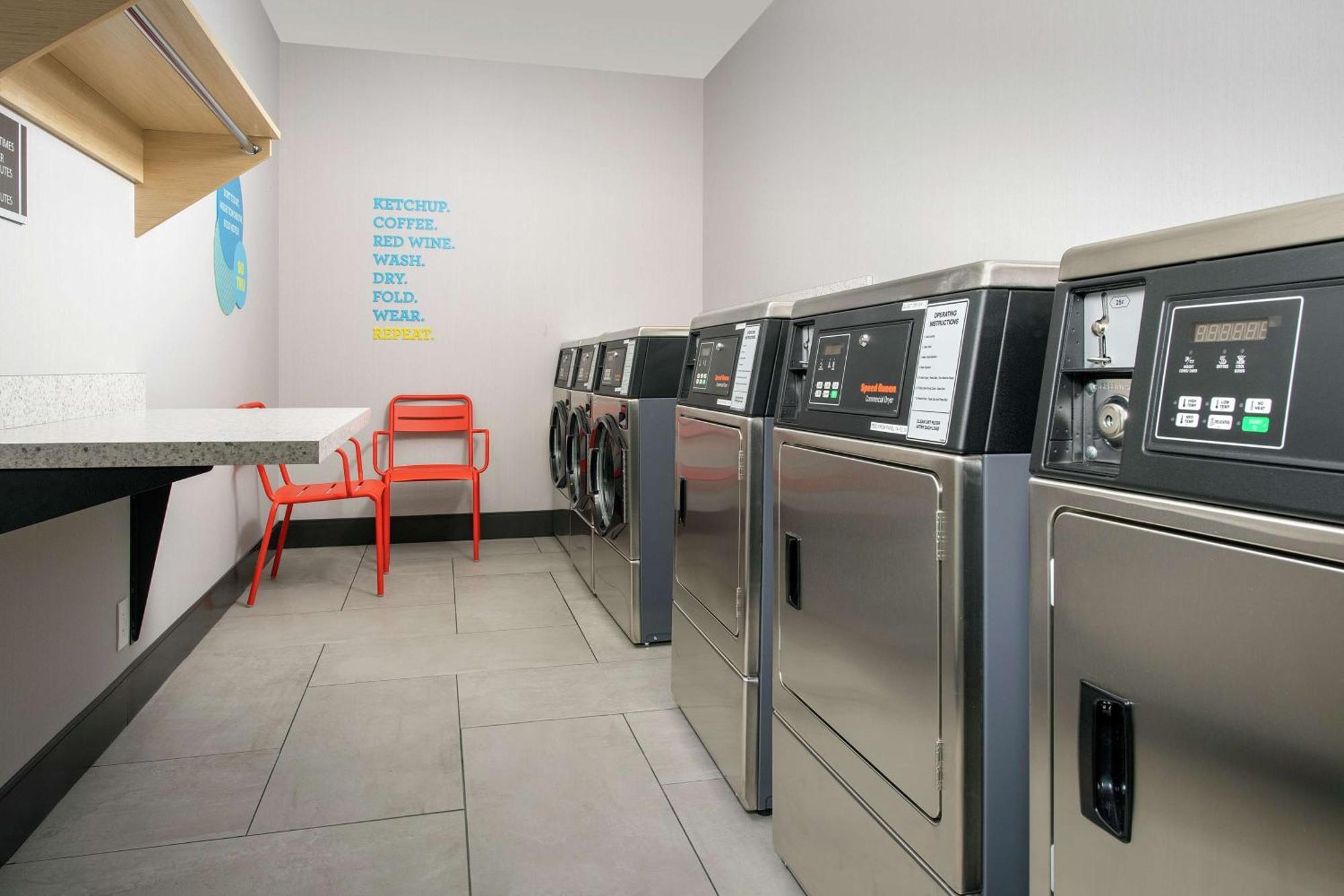 Hotel Home2 By Hilton Downtown Convention Center 3*