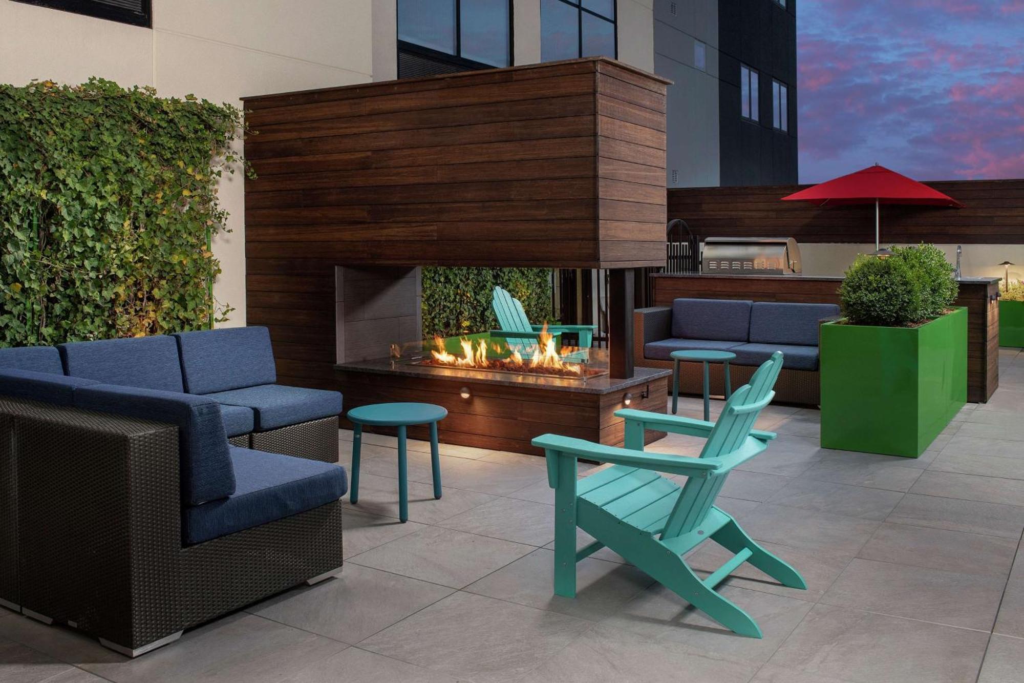 Home2 By Hilton Downtown Convention Center Hotel 3*